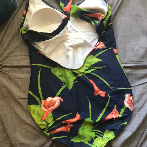 Bathing suit - Picture 2 of 3